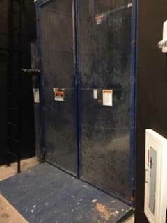 Hydraulic Freight Lift Moves Educational Equipment Between Floors