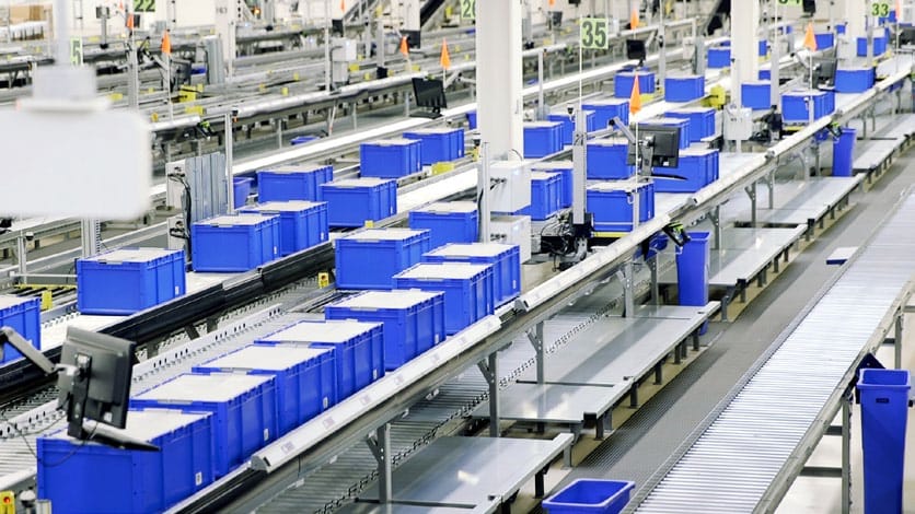 Fashion Retailer, USA: Goods-to-person Shuttle System Image