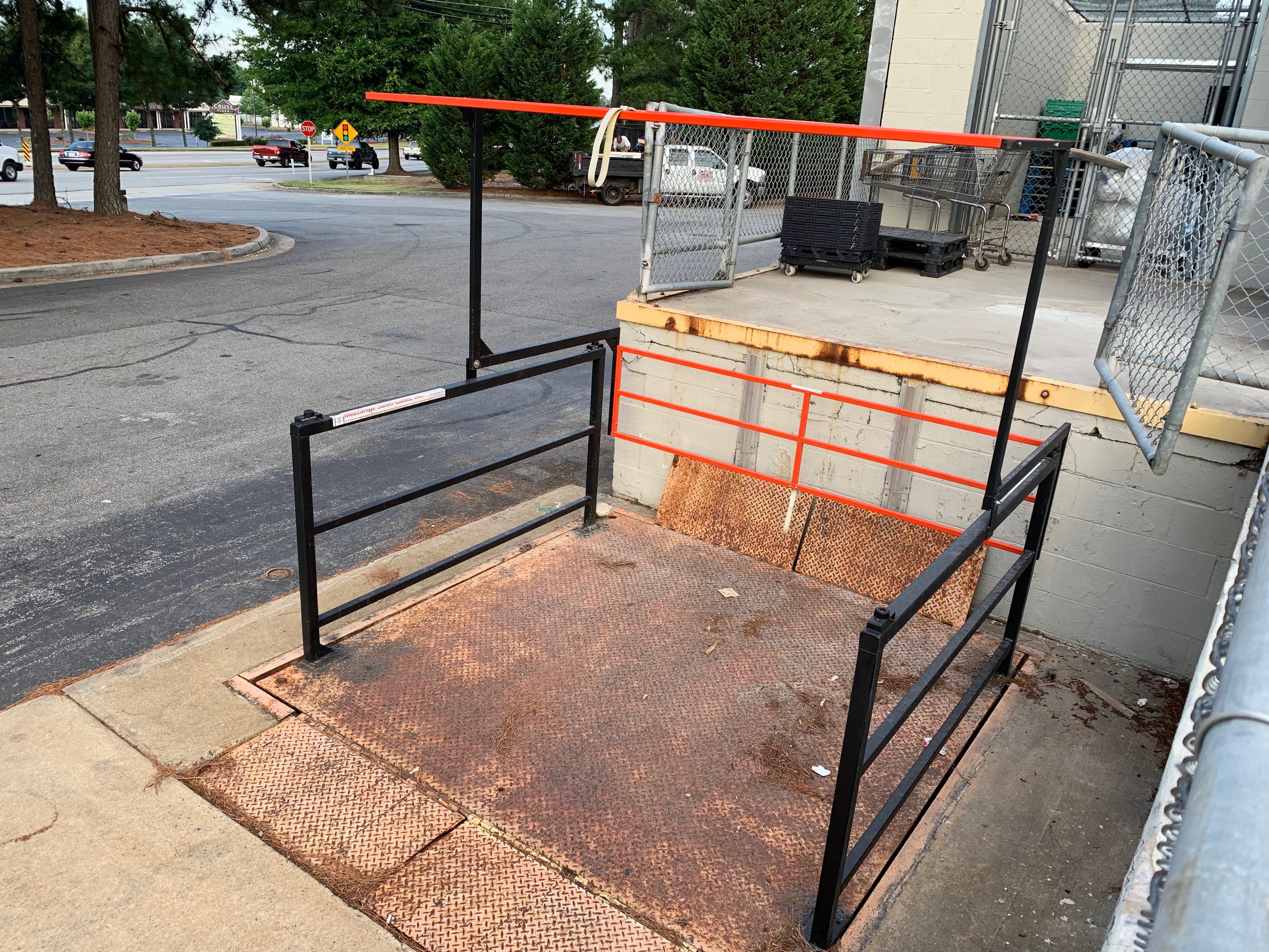 Dock-Lift Gates 1