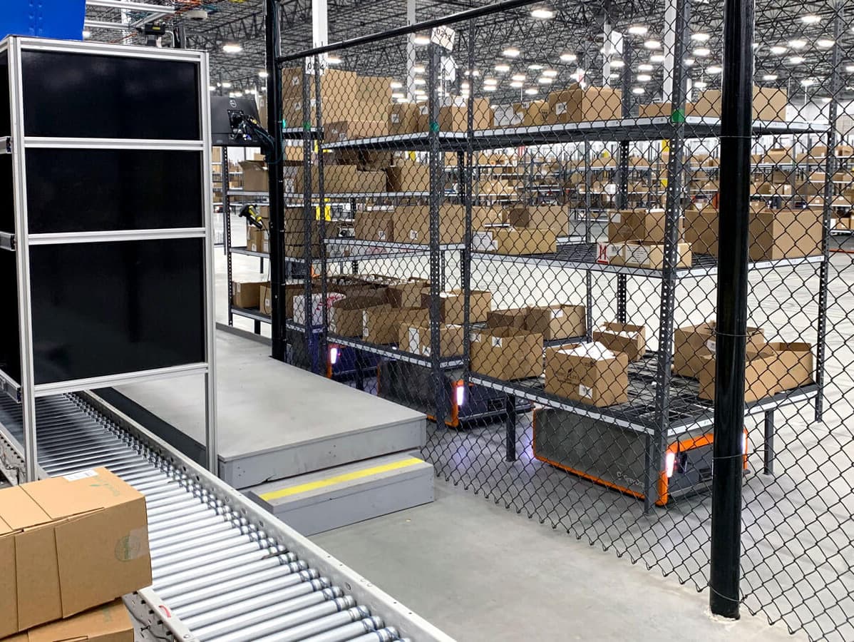 Good Fences Make Good Neighbors – Why to Consider Fencing with your Warehouse AMRs